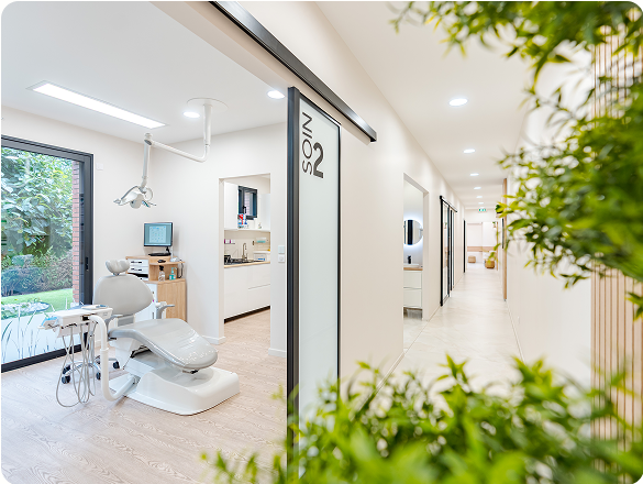 Couloir du cabinet et salle de soins n°2