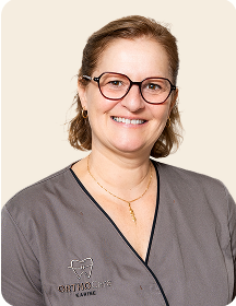 Karine, Assistante dentaire qualifiée